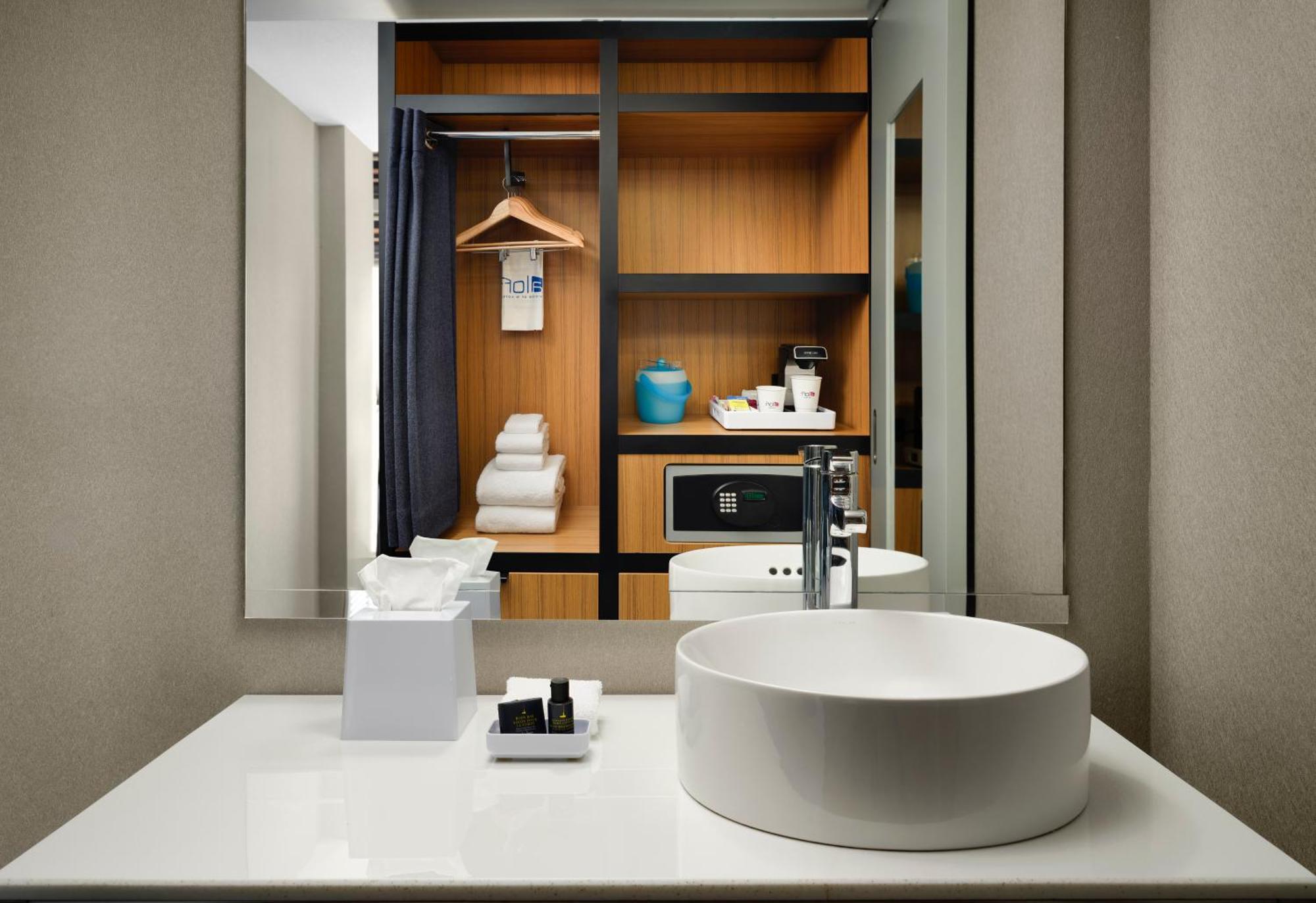 Aloft Chicago Downtown River North Екстериор снимка