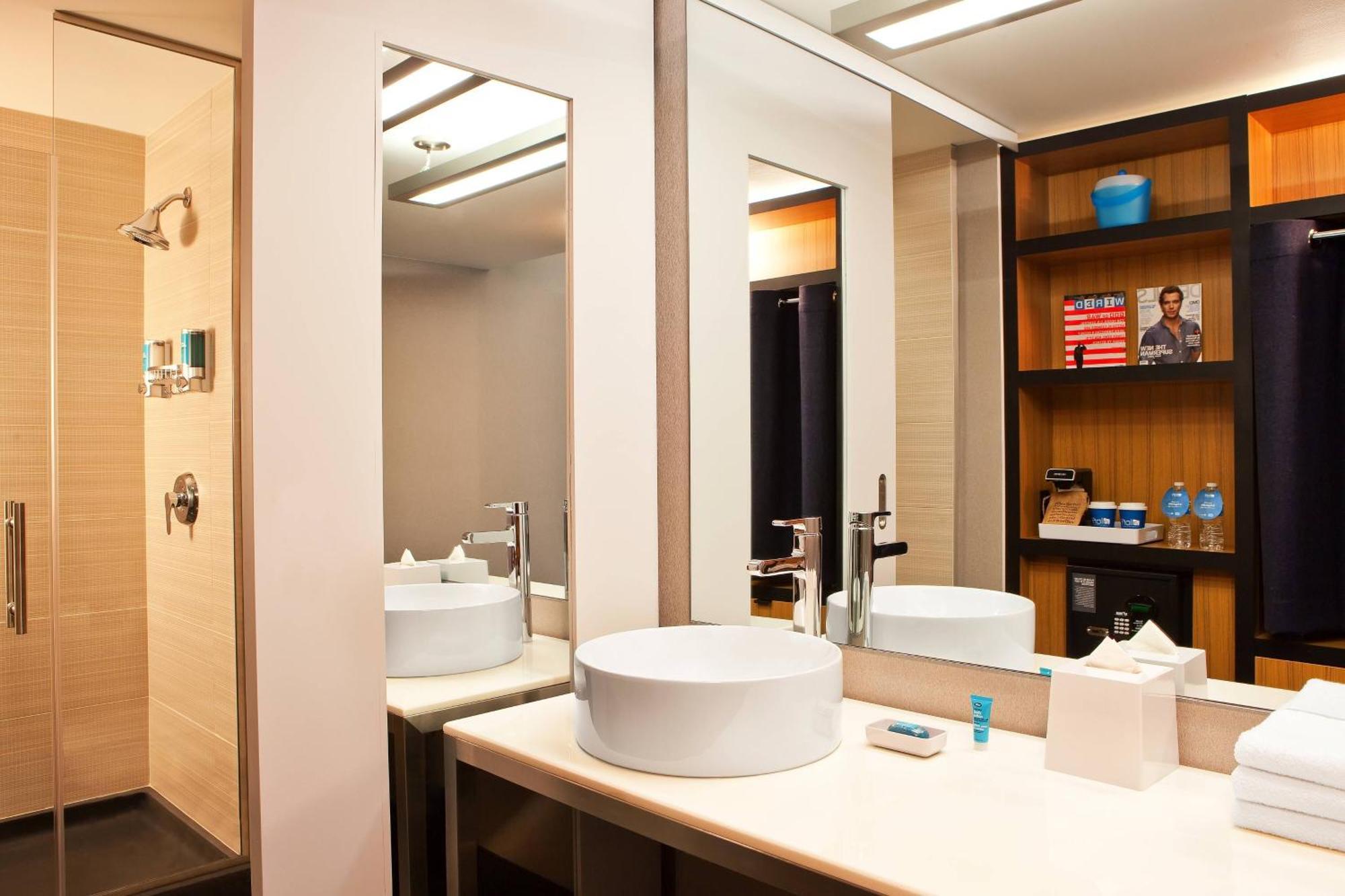 Aloft Chicago Downtown River North Екстериор снимка